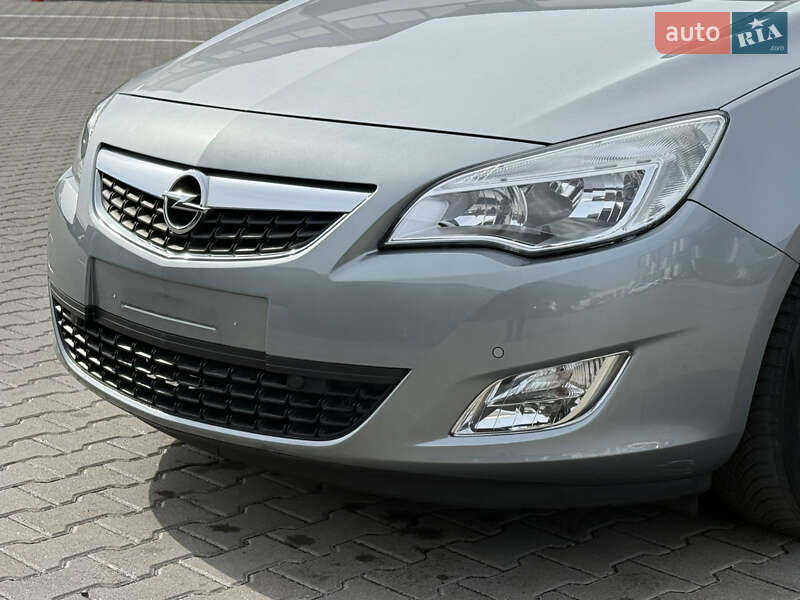 Хетчбек Opel Astra 2011 в Рівному