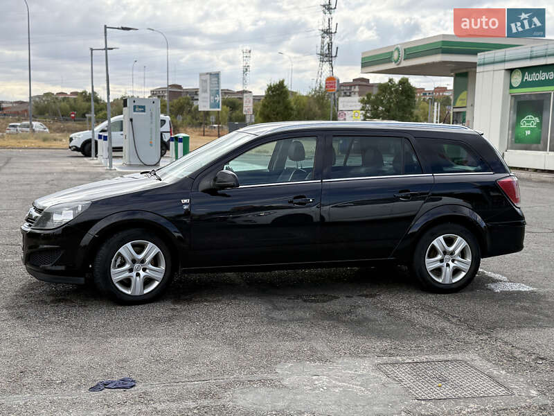 Универсал Opel Astra 2010 в Косове