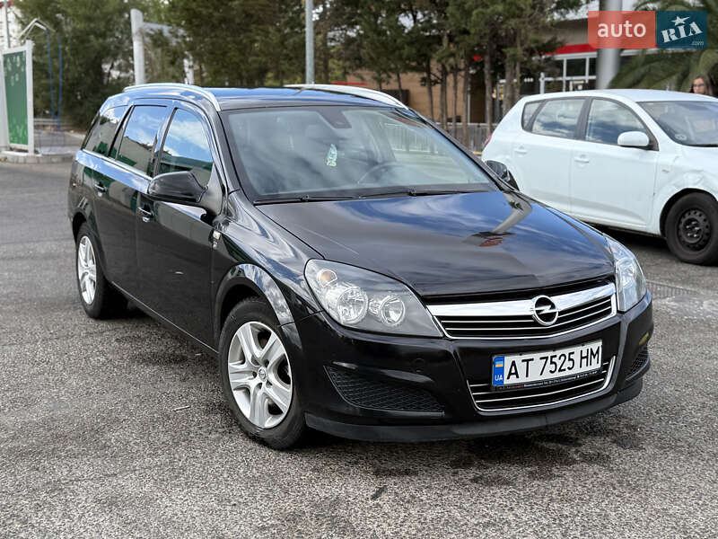 Универсал Opel Astra 2010 в Косове