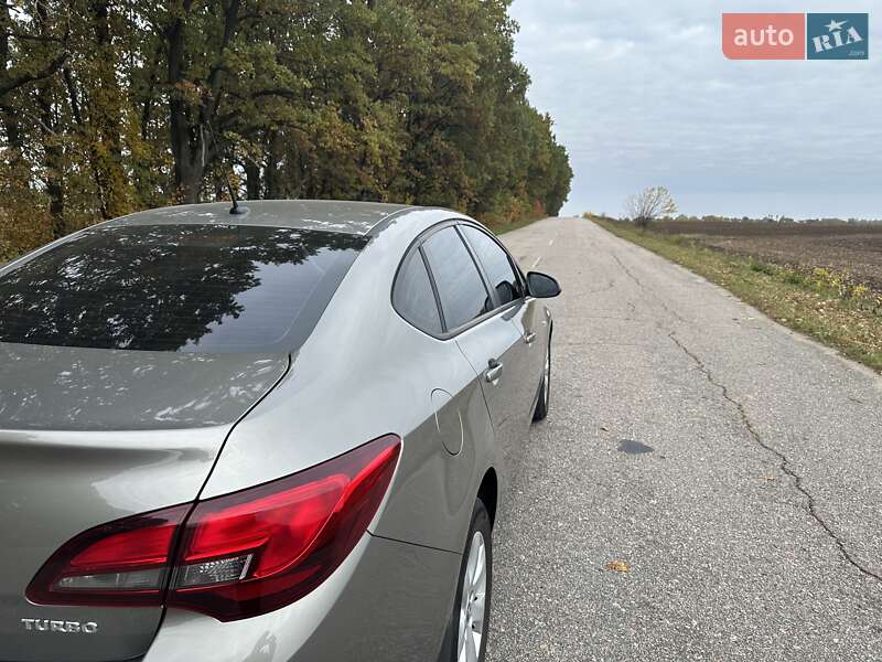 Седан Opel Astra 2015 в Ржищеве фото 8 Седан Opel Astra 2015 в Ржищеве