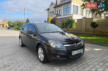 Хэтчбек Opel Astra 2012 в 