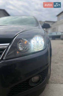Хэтчбек Opel Astra 2012 в 