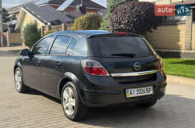 Хэтчбек Opel Astra 2012 в 
