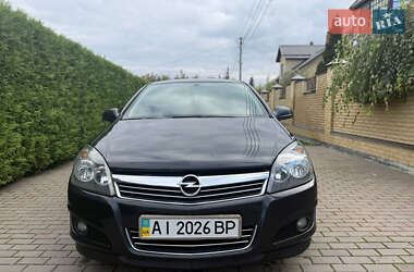 Хэтчбек Opel Astra 2012 в 