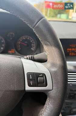 Хэтчбек Opel Astra 2012 в 