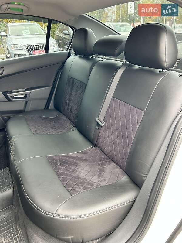 Седан Opel Astra 2013 в Сумах