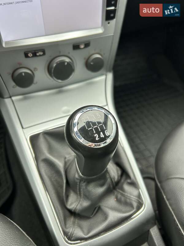 Седан Opel Astra 2013 в Сумах