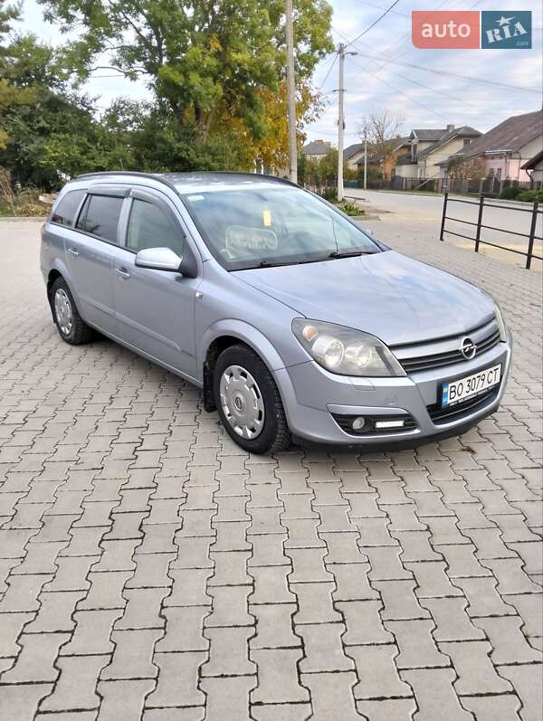 Универсал Opel Astra 2004 в  фото Универсал Opel Astra 2004 в