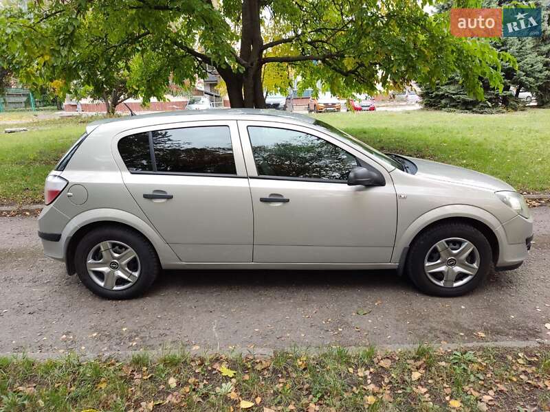 Хэтчбек Opel Astra 2005 в Кропивницком