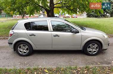 Хетчбек Opel Astra 2005 в 