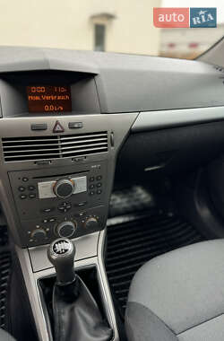 Универсал Opel Astra 2006 в 