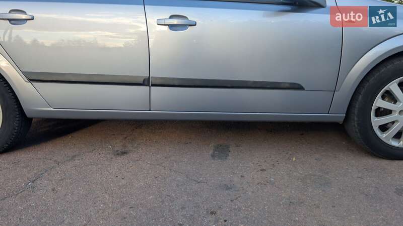 Универсал Opel Astra 2006 в Житомире
