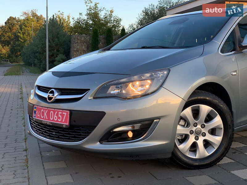 Универсал Opel Astra 2015 в Стрые