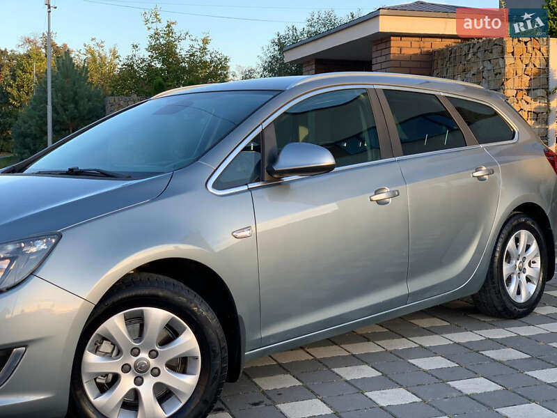 Универсал Opel Astra 2015 в Стрые