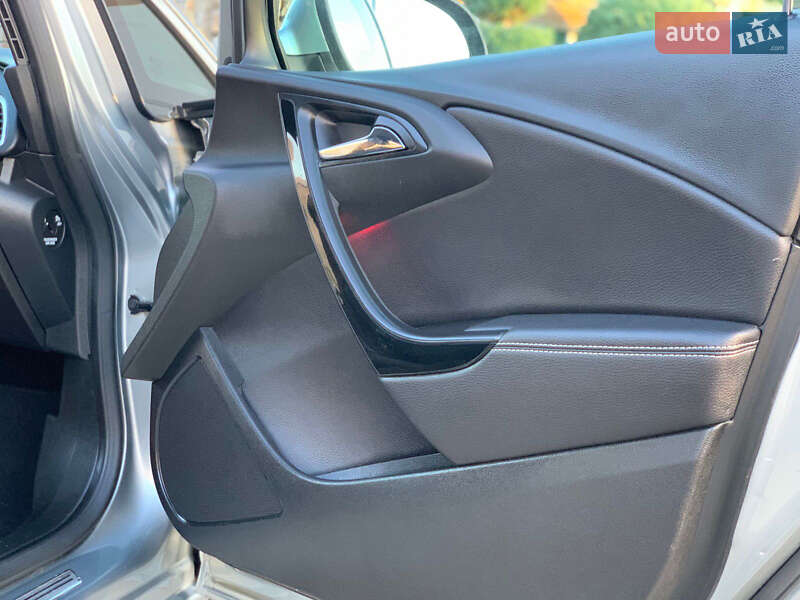 Универсал Opel Astra 2015 в Стрые