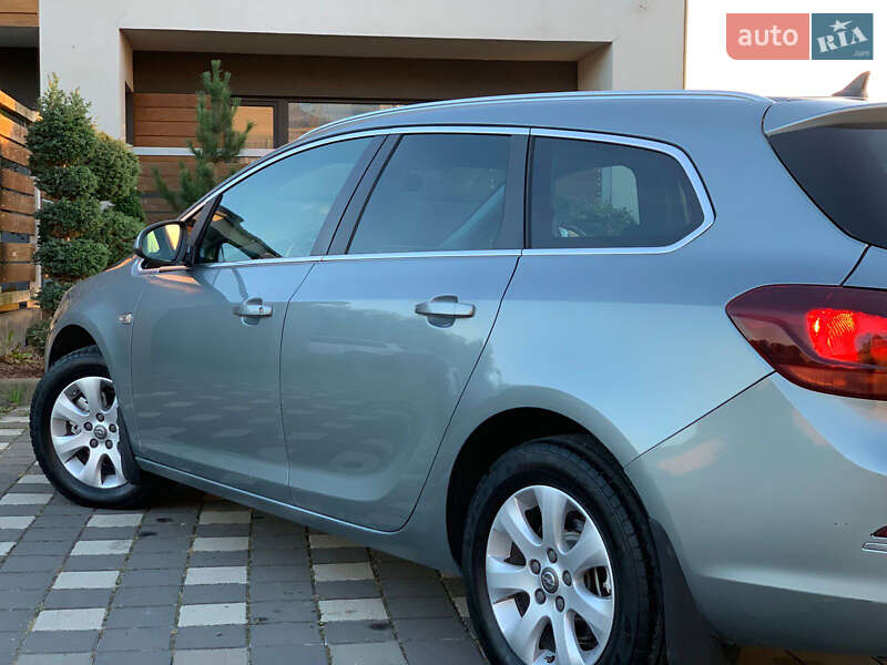Универсал Opel Astra 2015 в Стрые