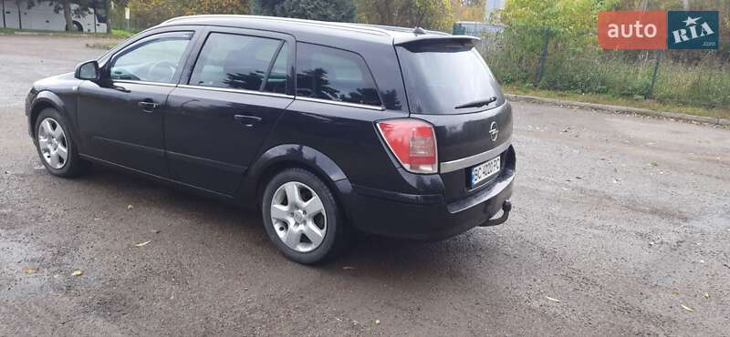 Універсал Opel Astra 2010 в Стрию