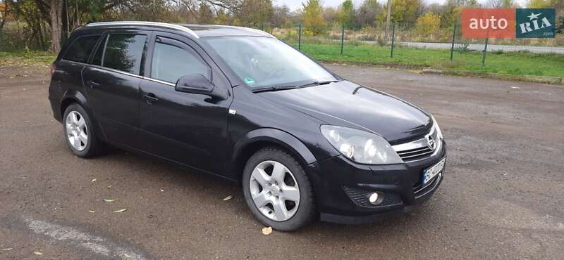 Універсал Opel Astra 2010 в Стрию