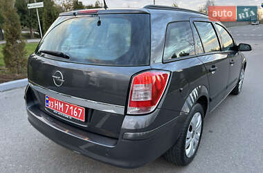 Универсал Opel Astra 2010 в 