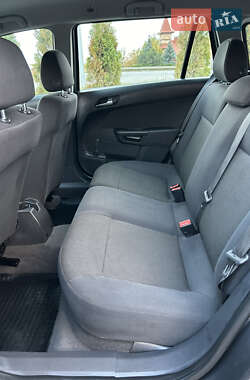 Универсал Opel Astra 2010 в 