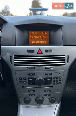 Универсал Opel Astra 2010 в 