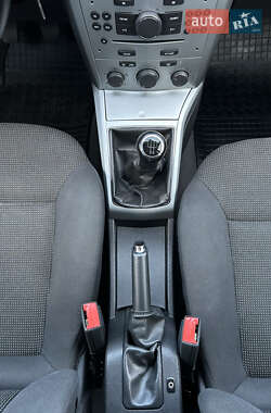 Универсал Opel Astra 2010 в 
