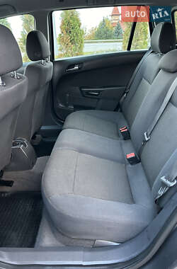 Универсал Opel Astra 2010 в 