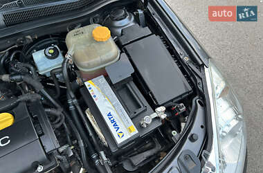Универсал Opel Astra 2010 в 