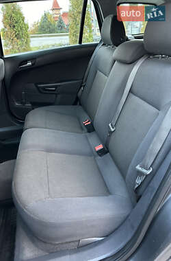 Универсал Opel Astra 2010 в 