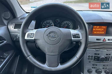 Универсал Opel Astra 2010 в 
