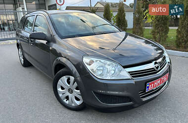 Универсал Opel Astra 2010 в 
