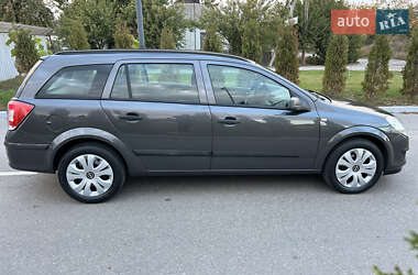 Универсал Opel Astra 2010 в 