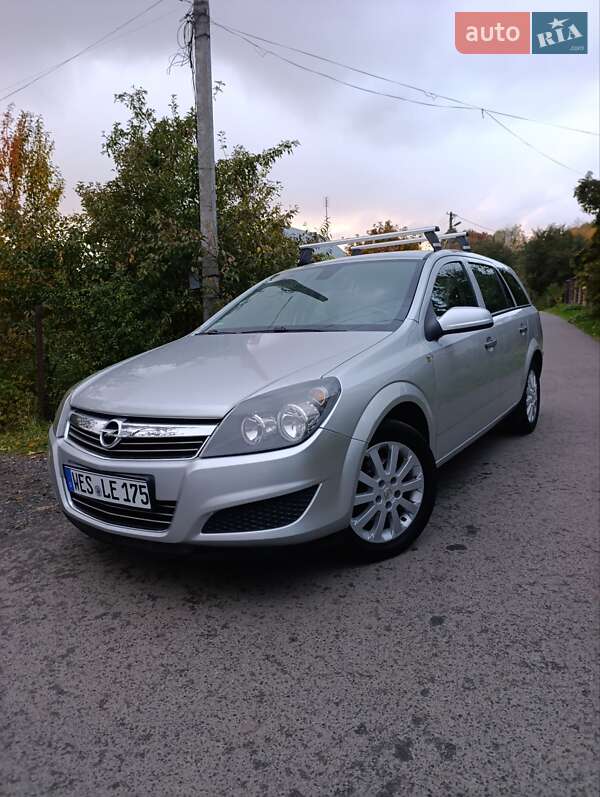 Универсал Opel Astra 2009 в Луцке