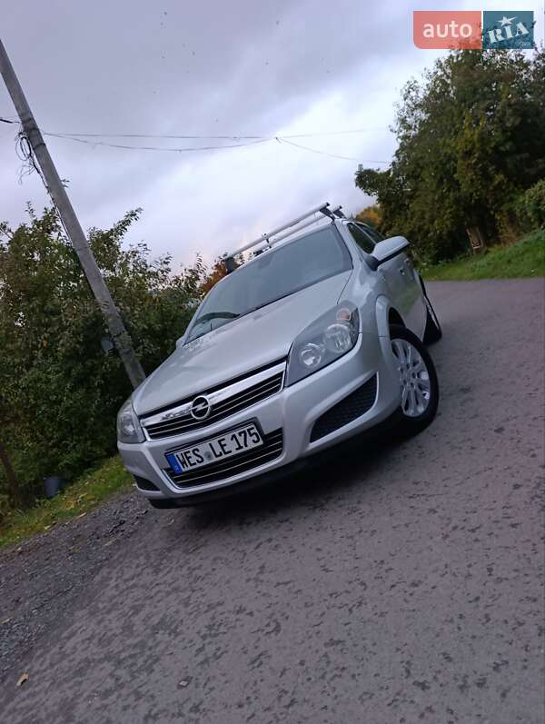 Универсал Opel Astra 2009 в Луцке