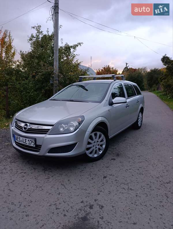 Универсал Opel Astra 2009 в Луцке