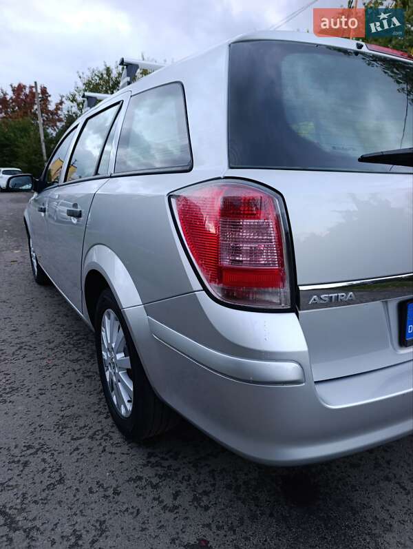 Универсал Opel Astra 2009 в Луцке