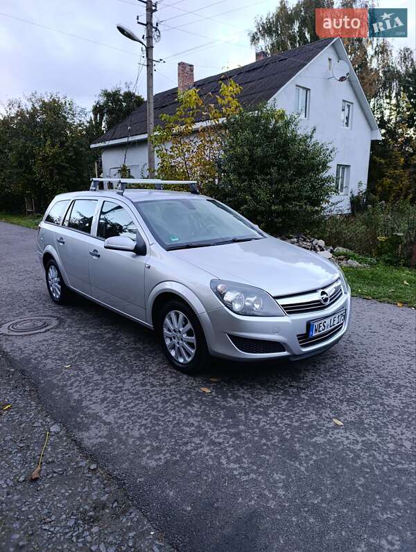 Универсал Opel Astra 2009 в Луцке
