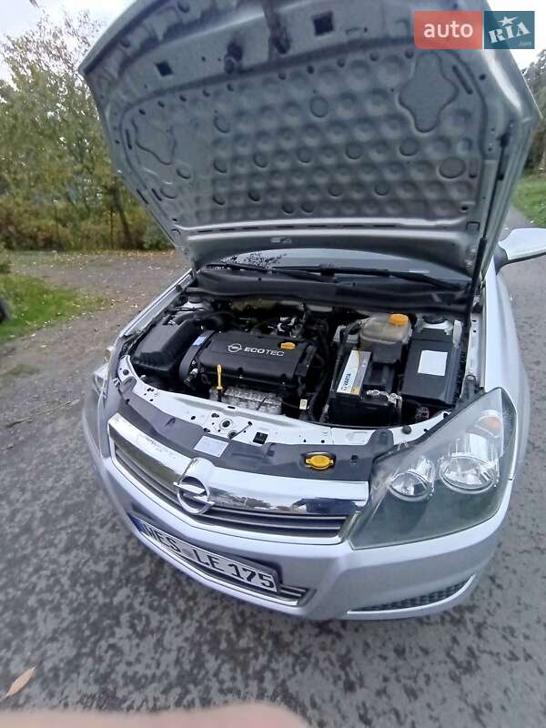 Универсал Opel Astra 2009 в Луцке