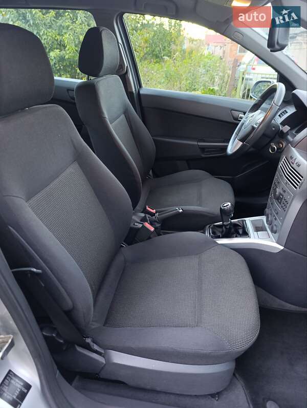 Универсал Opel Astra 2009 в Луцке