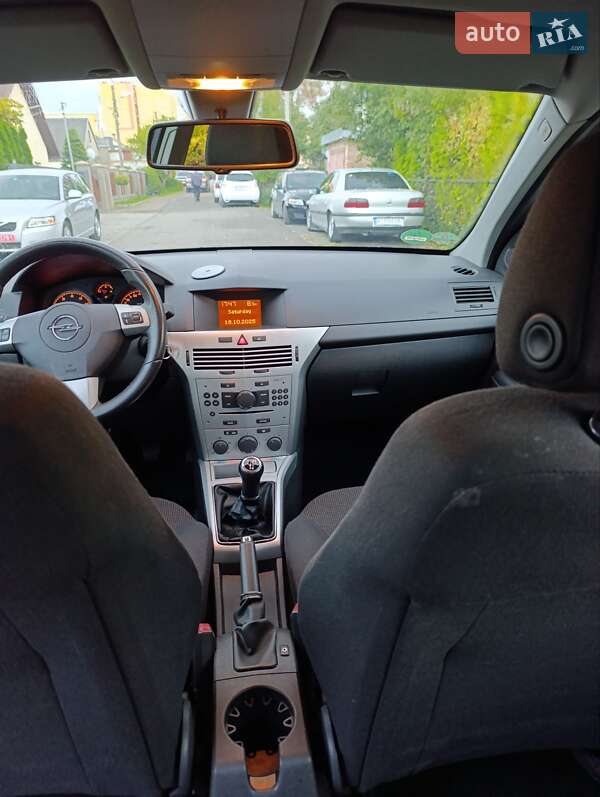Универсал Opel Astra 2009 в Луцке