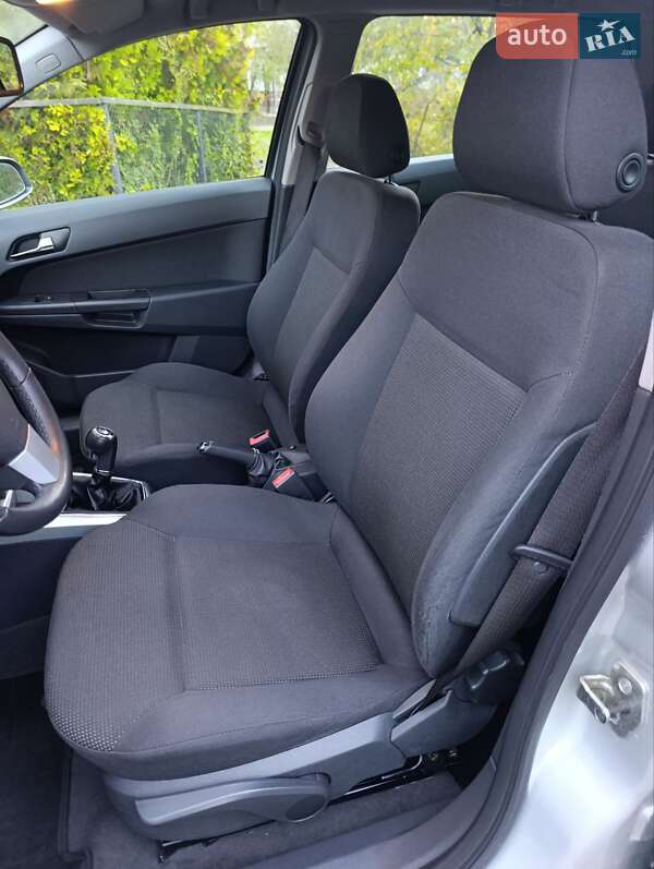 Универсал Opel Astra 2009 в Луцке