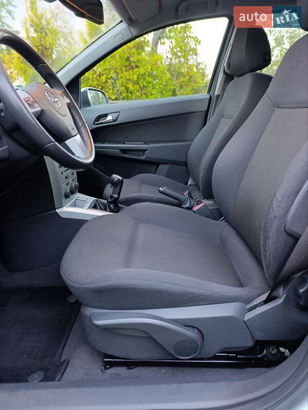 Универсал Opel Astra 2009 в Луцке