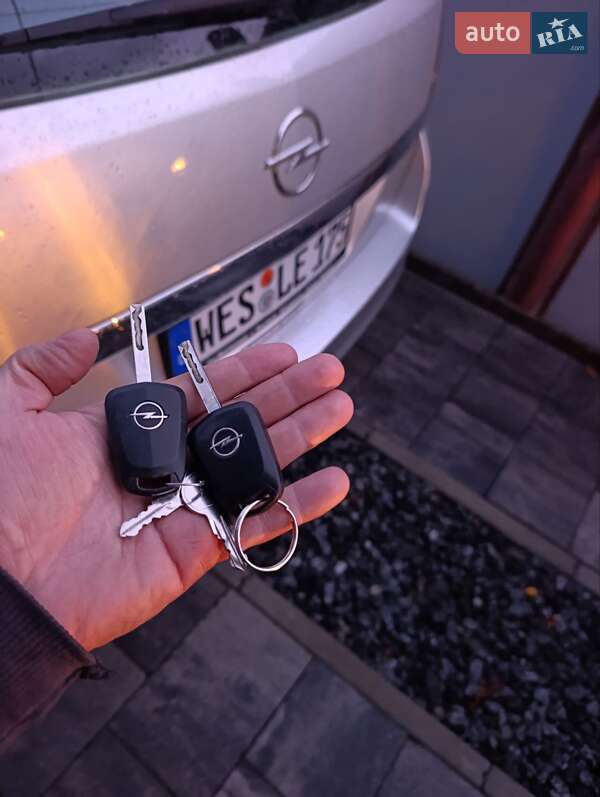 Универсал Opel Astra 2009 в Луцке