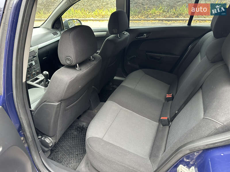 Хэтчбек Opel Astra 2006 в Ромнах фото 14 Хэтчбек Opel Astra 2006 в Ромнах