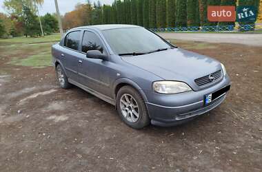 Седан Opel Astra 2007 в Недригайлове