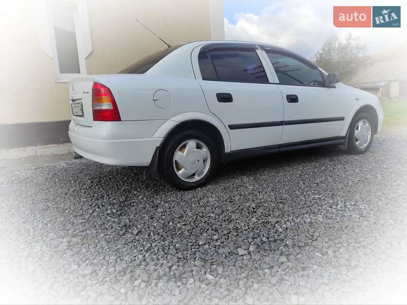Седан Opel Astra 2007 в Турке