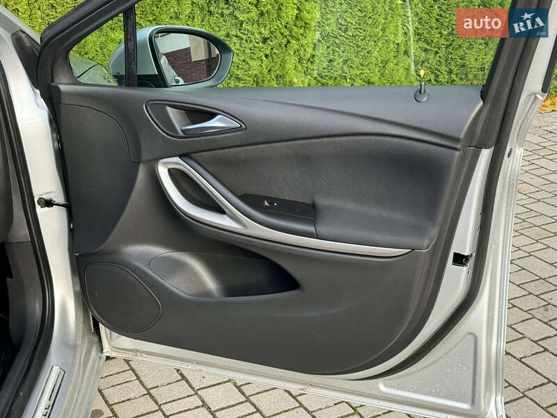 Универсал Opel Astra 2019 в Львове