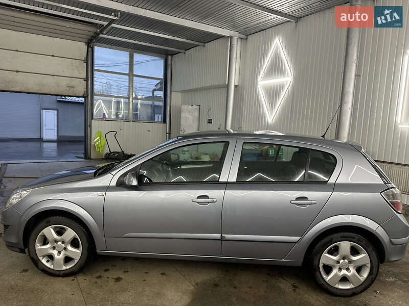 Хэтчбек Opel Astra 2008 в Виннице