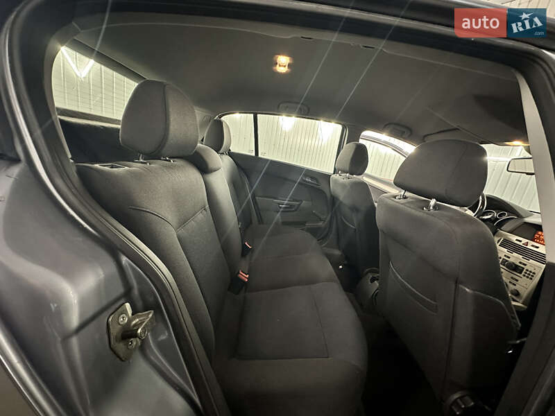 Хэтчбек Opel Astra 2008 в Виннице