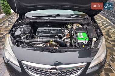 Універсал Opel Astra 2012 в 